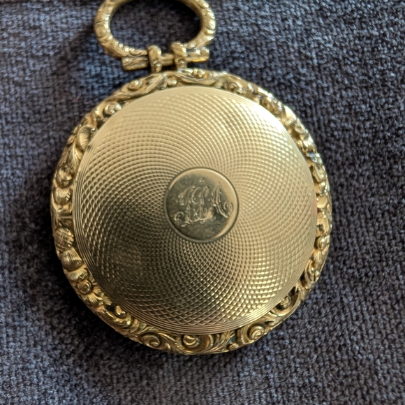 Vintage Gold Locket with Portrait - Picture 2 of 4